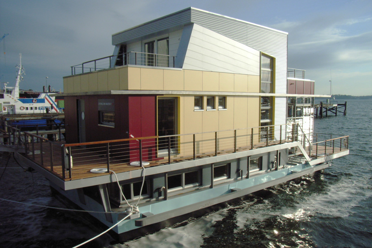 living_on_water_02